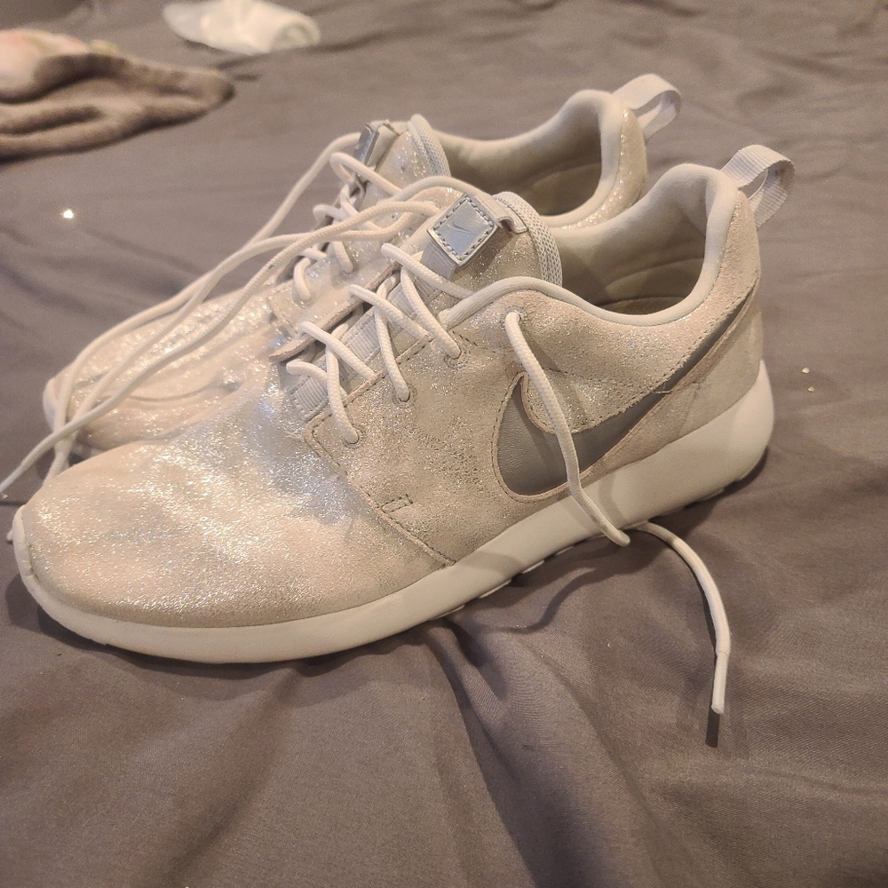 Nike women running shoes size 7 white glitter
